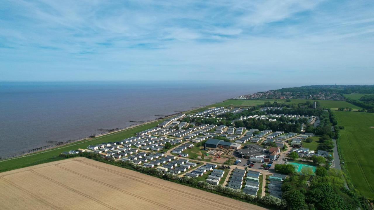 Gorgeous 6 Berth Caravan With Decking And Wi-Fi At Broadland Sands Ref 20377Bs Hopton on Sea Dış mekan fotoğraf