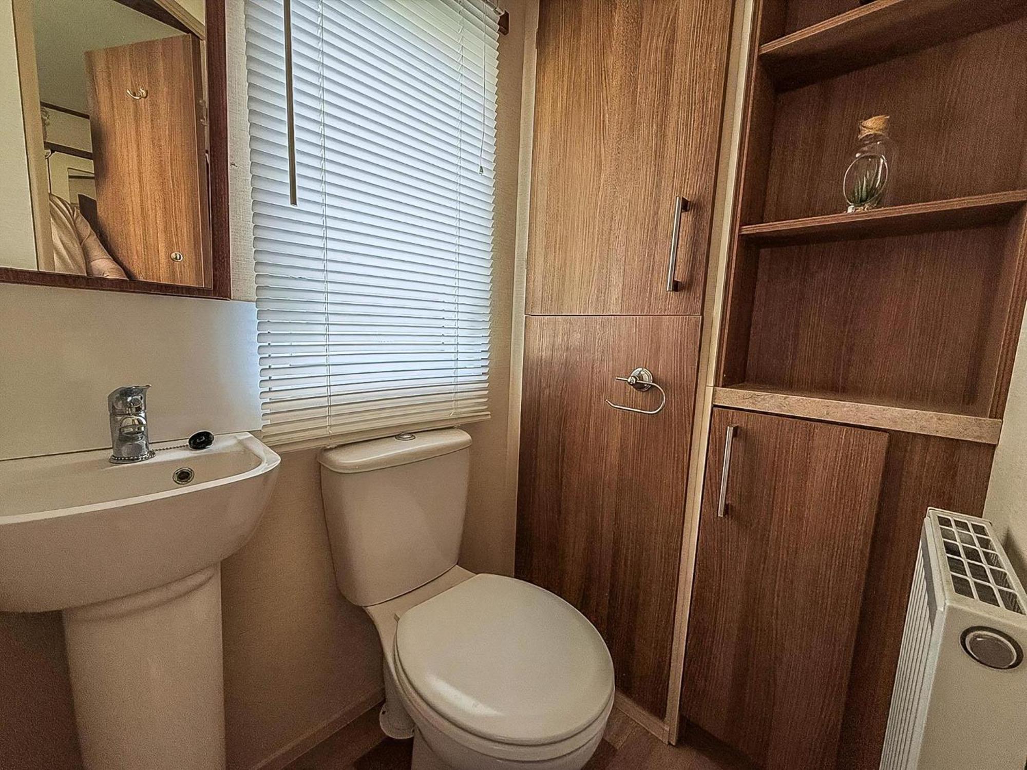 Gorgeous 6 Berth Caravan With Decking And Wi-Fi At Broadland Sands Ref 20377Bs Hopton on Sea Dış mekan fotoğraf