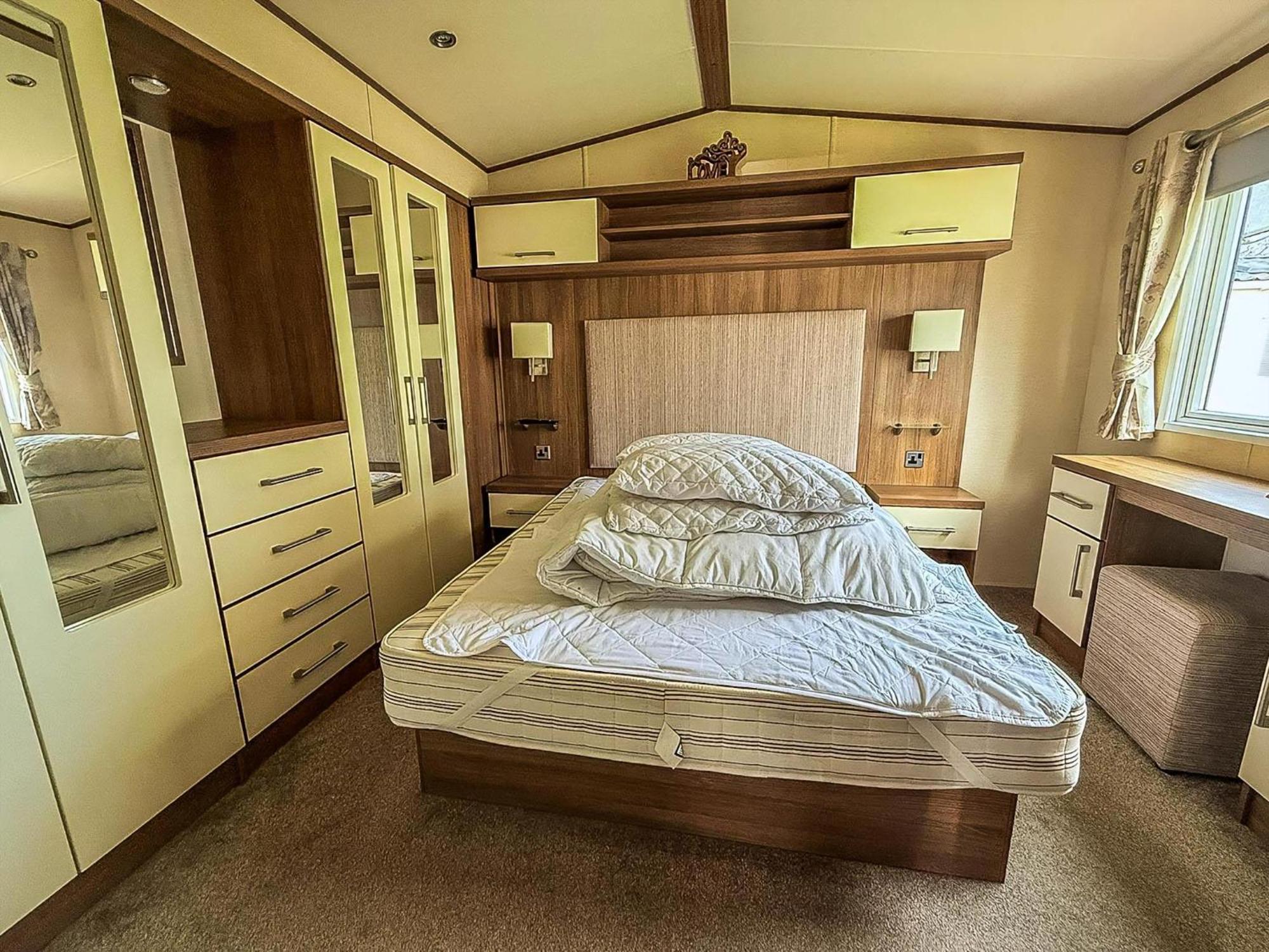 Gorgeous 6 Berth Caravan With Decking And Wi-Fi At Broadland Sands Ref 20377Bs Hopton on Sea Dış mekan fotoğraf